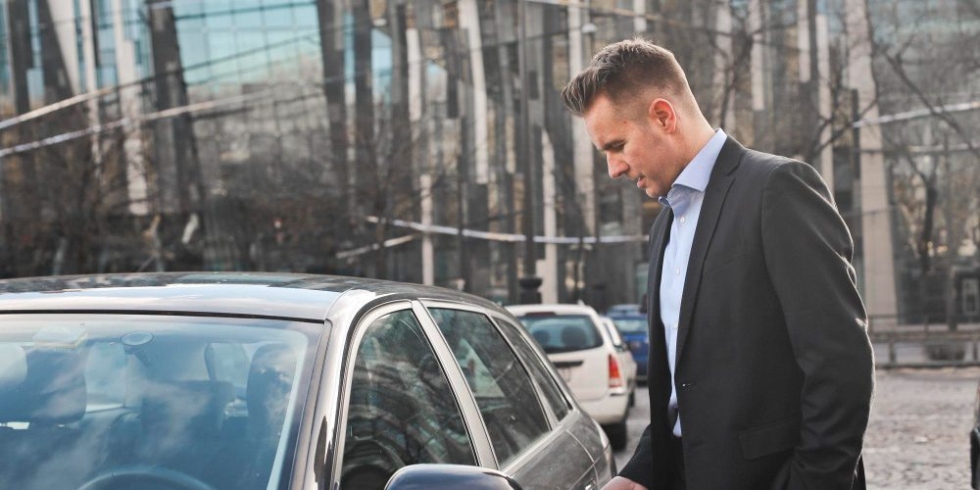 Deciphering The Etiquette: A Comprehensive Guide On How Much To Tip Your Car Service Driver